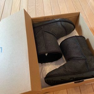 Girls Classic Short II Glitter Boot Size 3